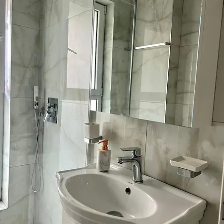 Shehu 1 * Τίρανα